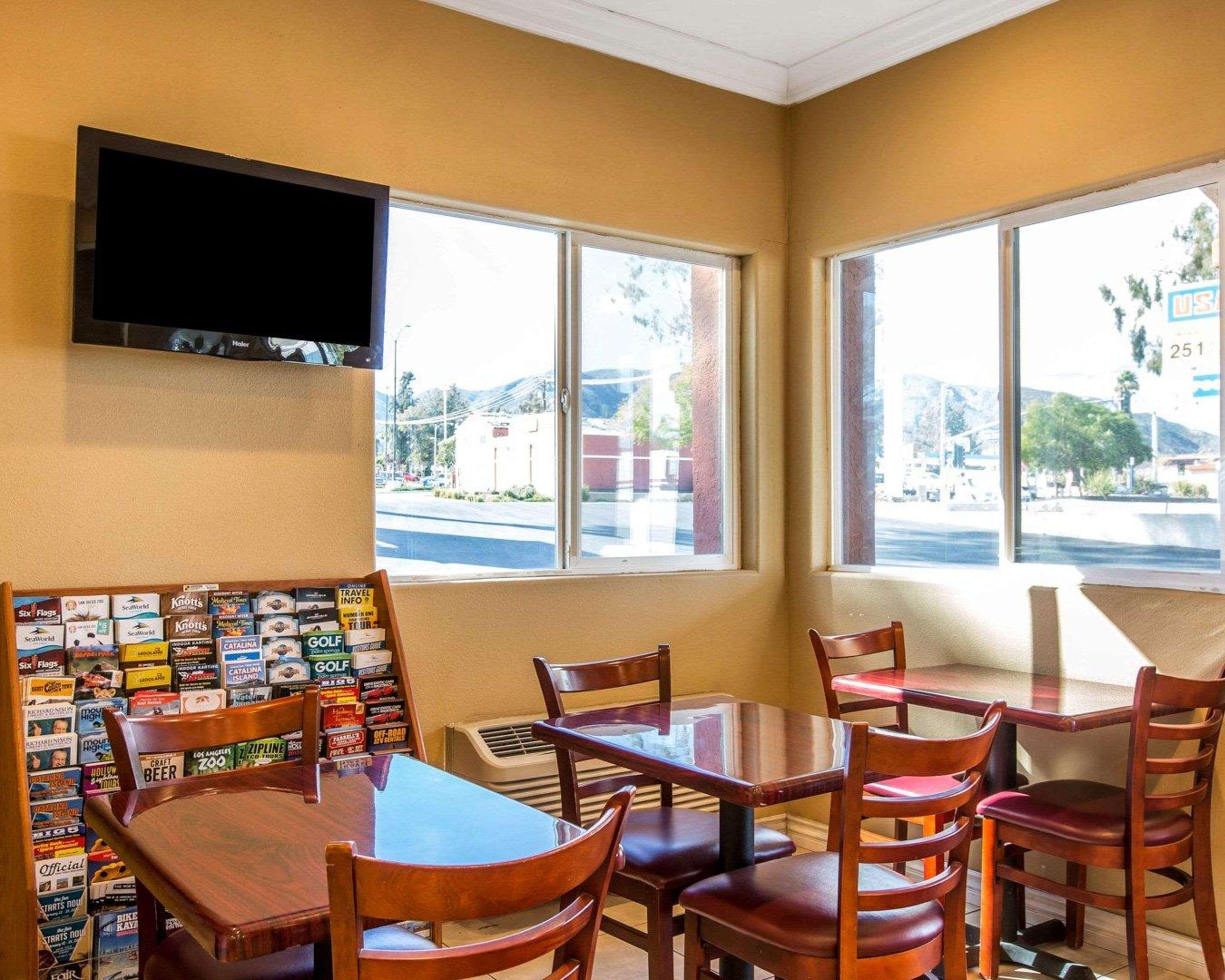 Rodeway Inn & Suites Corona Buitenkant foto